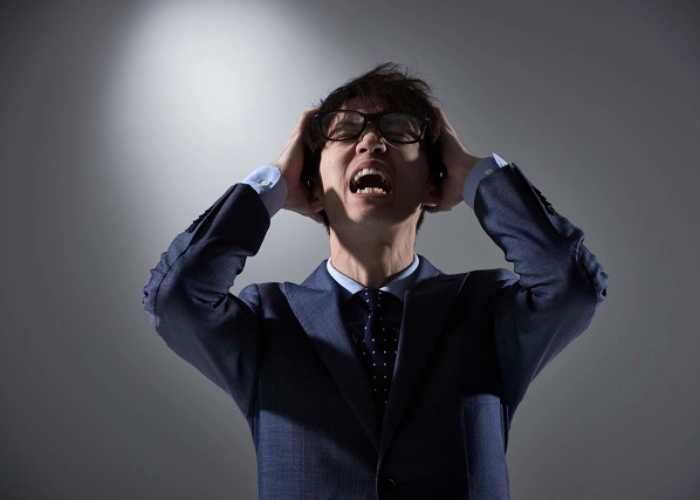 情緒低落憂郁，易暴躁生氣，難以入眠